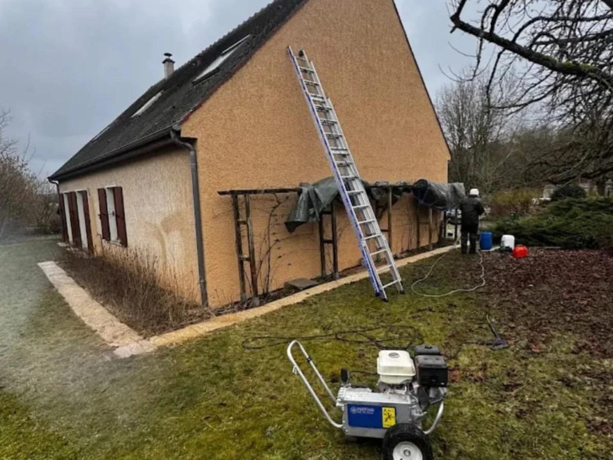 Nettoyage de façade au jet haute pression par l'Entreprise Baud 41 en Loir-et-Cher